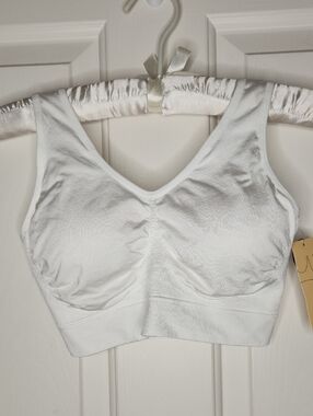 Truekind White Everyday Throw-on Wireless Bralette Size L NWT